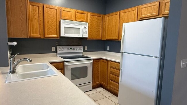 Building Photo - 6542 Merrimac Ln N