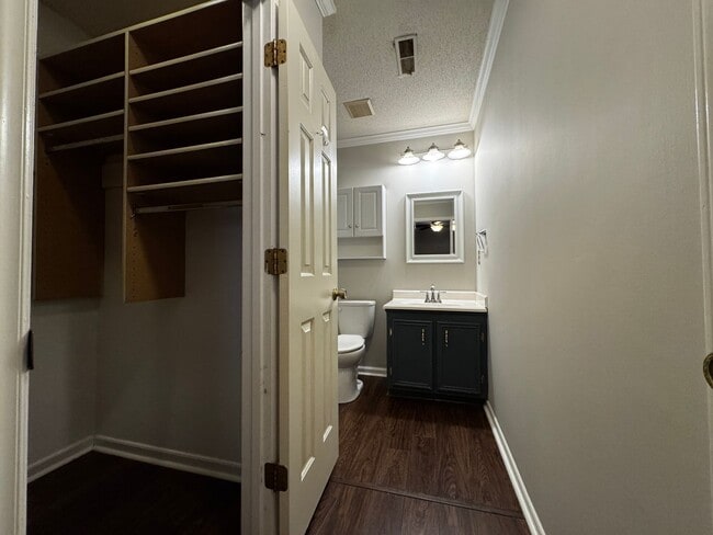 Building Photo - 135 Chrisfield Cir