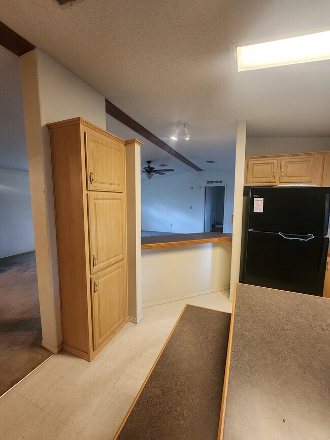 Building Photo - 5924 Vanco Dr