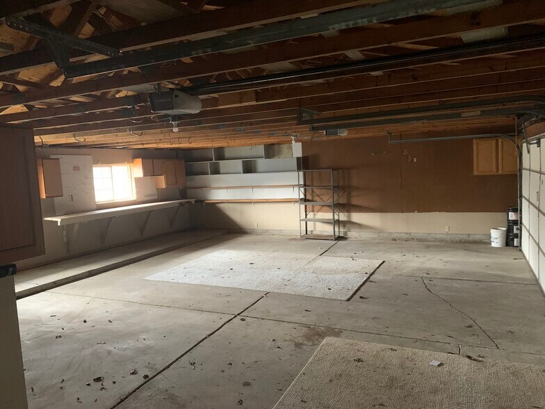 Building Photo - 2570 Hawks Ave
