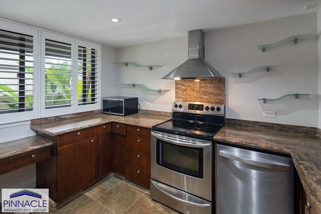 Building Photo - 500 Lunalilo St