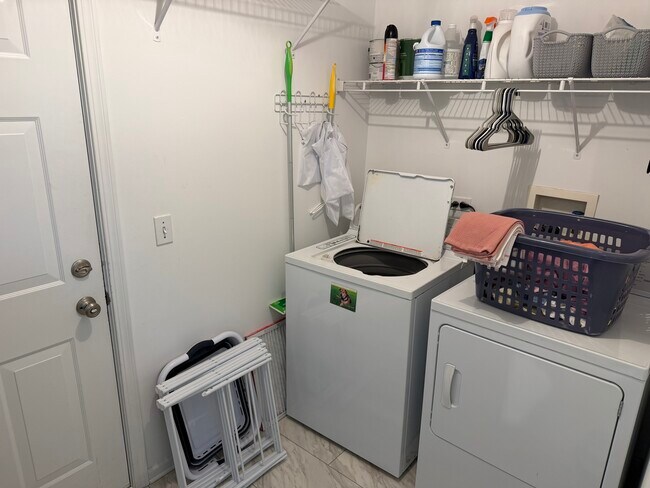 Building Photo - 3129 Ollerton Ave