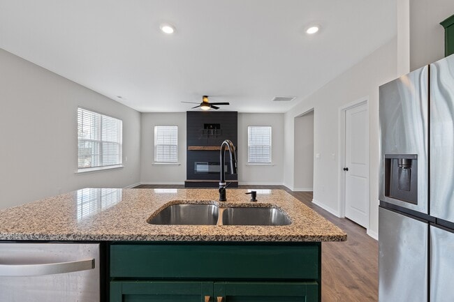 Building Photo - 49 River Bank Rd