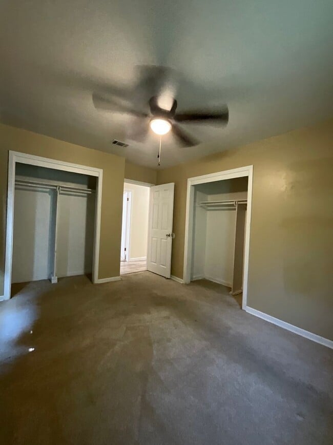 Building Photo - 1314 Oak Dr