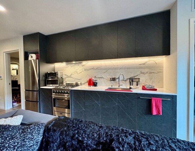 Building Photo - Maison à SOMA  |Secured Smart Access. Mode...
