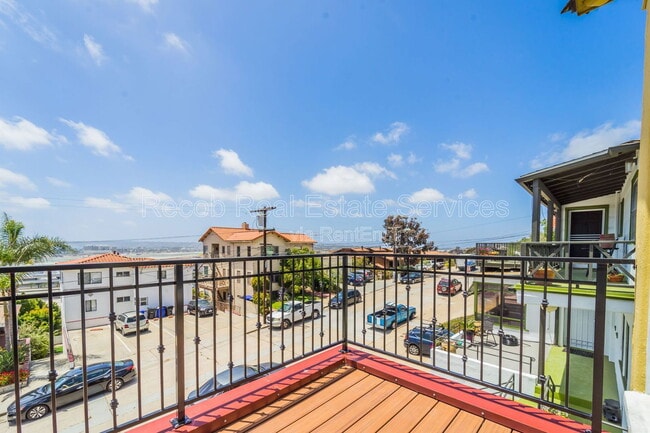 Building Photo - 3345 Columbia St