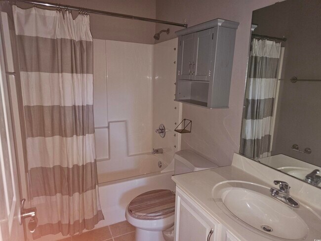 Building Photo - 1011 Hillsdale