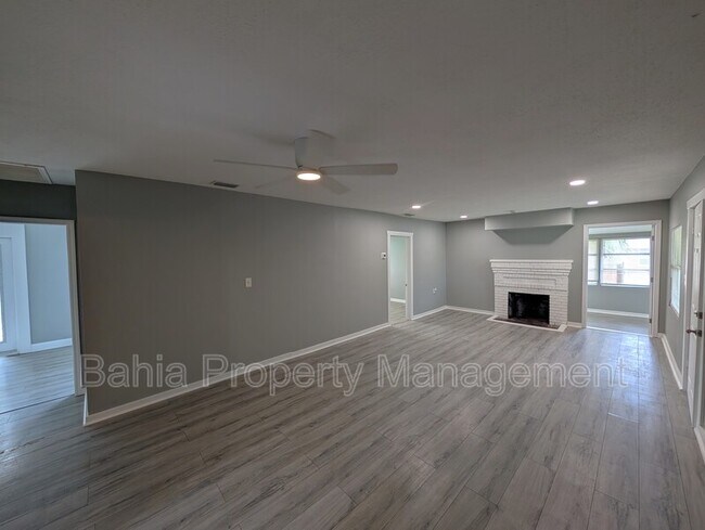 Building Photo - 6805 N Navin Ave