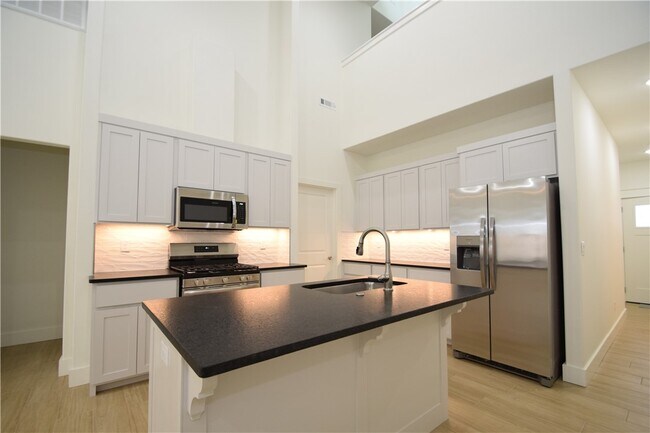 Building Photo - 674 Sun Meadows Loop