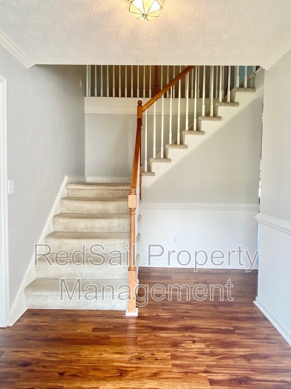Building Photo - 200 Halles Run