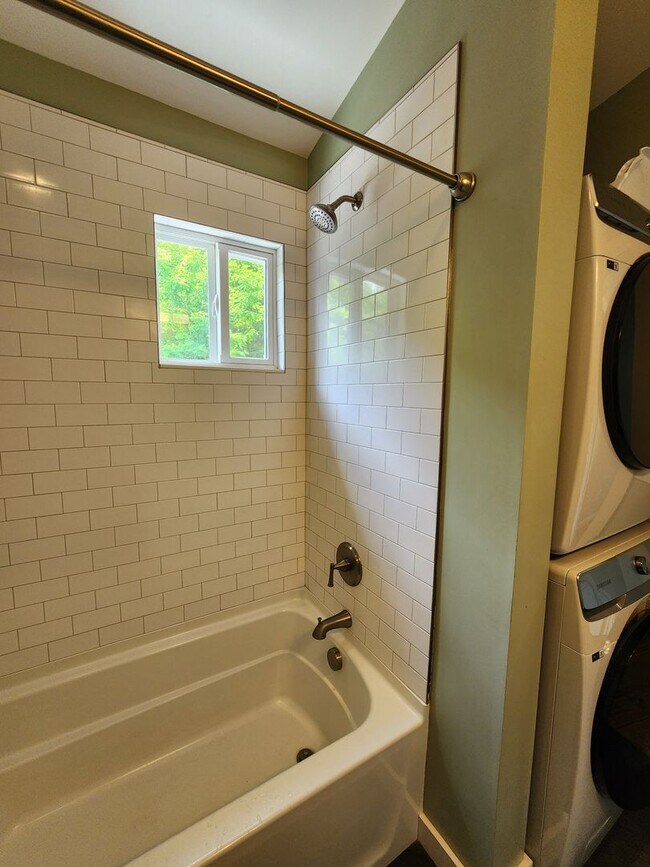 Building Photo - West Asheville Rental