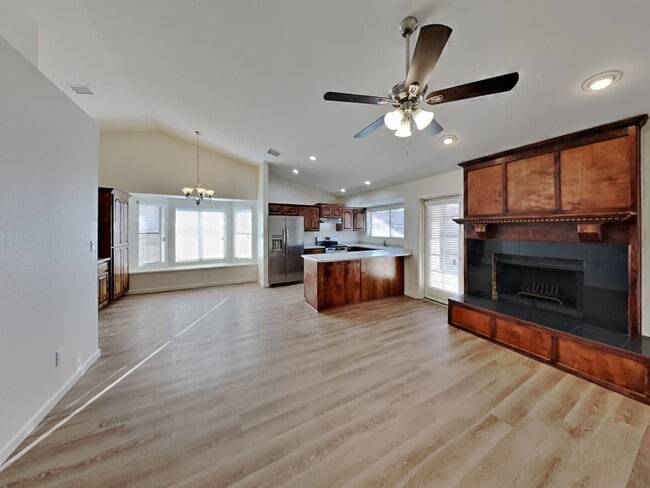 Building Photo - 421 E Encinas Ave