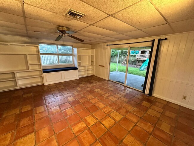 Building Photo - 825 Buttonwood Rd