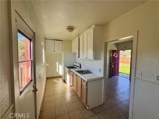 Building Photo - 14880 Randall Ave