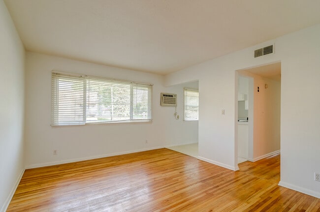 Building Photo - 36th Ave Apartments