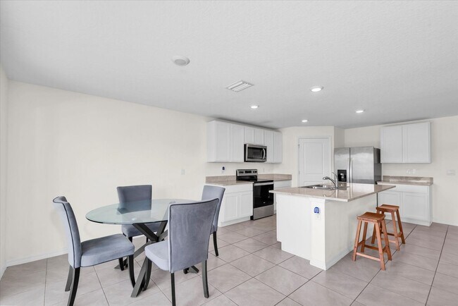 Building Photo - Available now in Wimauma | Spacious 5BR Home with 2,600+ Sqft