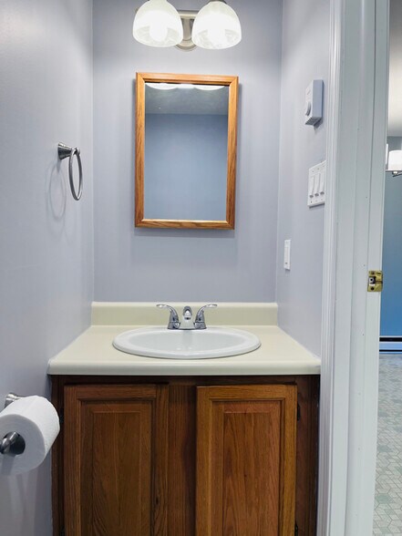 Building Photo - 452 Richmond Rd