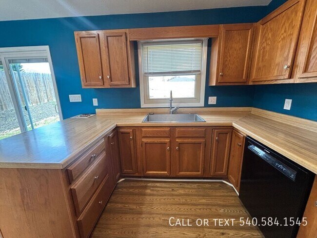 Building Photo - 3615 Ellen Dr