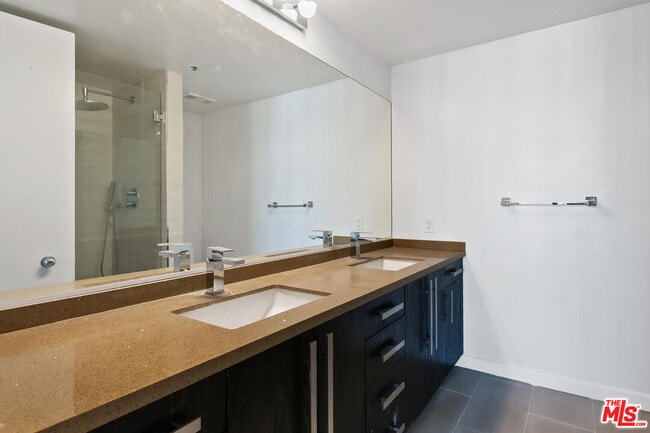 Building Photo - 2102 Century Park Ln