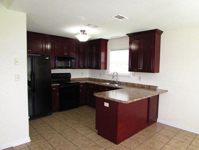 Building Photo - Modern Comfort: Your Ideal Rental Home in Valdosta, GA