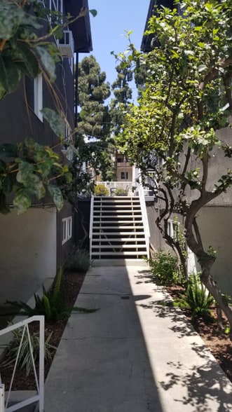 Building Photo - 7062 Lanewood Ave