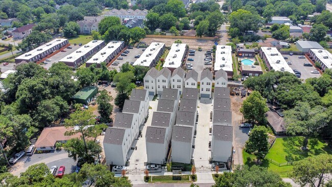 Building Photo - 2007 Bauer Dr