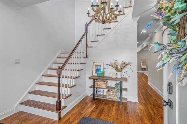Building Photo - Beautifully Renovated 4 Bedroom 2.5 Bathroom Colonial