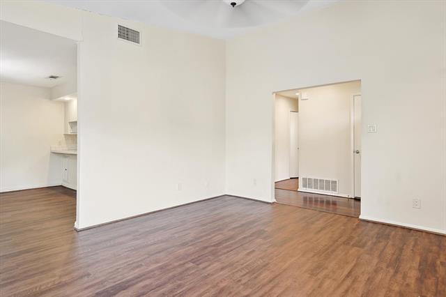 Building Photo - 916 Shady Creek Ln