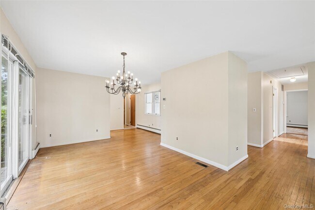Building Photo - 23 Argonne Rd W