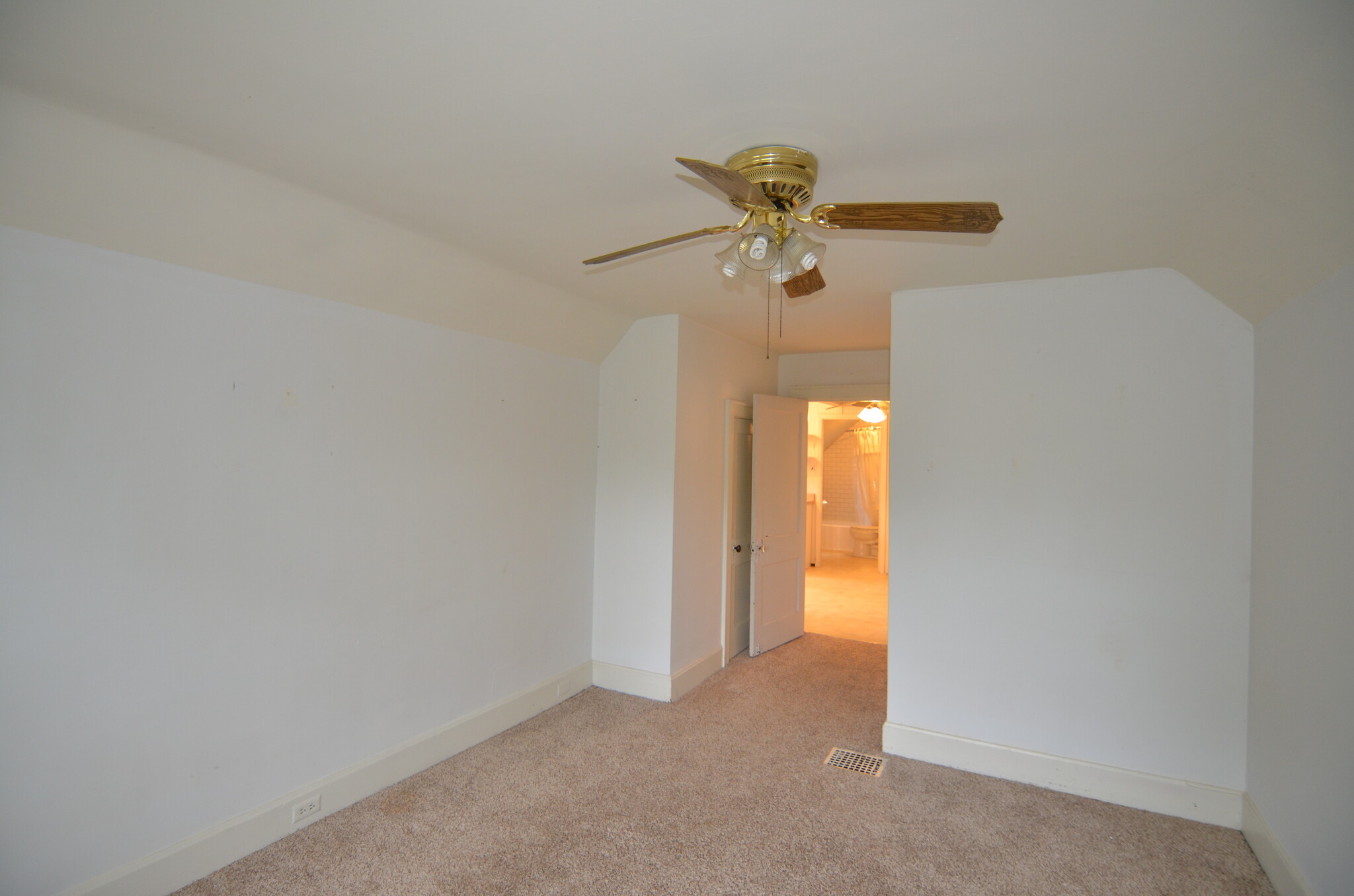 Building Photo - 4100 Sherwood Ave