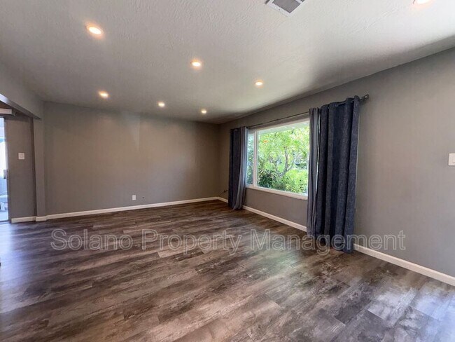 Building Photo - 1209 Vienna Ct