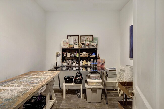 Building Photo - 100 NW 69th Cir