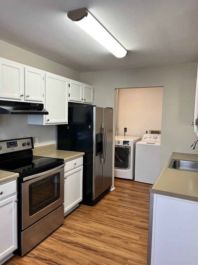 Building Photo - 11225 Salem Village Dr