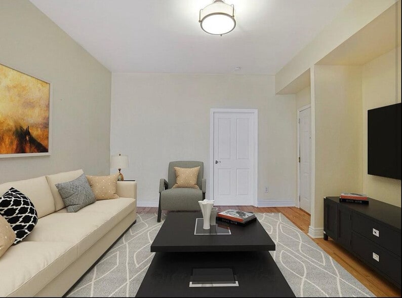 Livingroom - 32 46th St