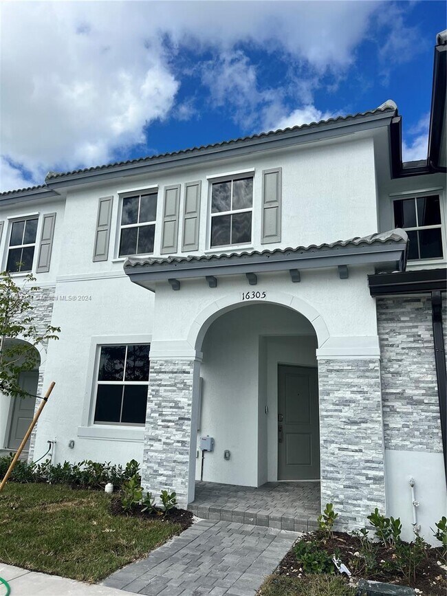 Building Photo - Southwest 232nd Lane, Princeton, FL 33032 - 3 BR 2.5 BA Townhouse