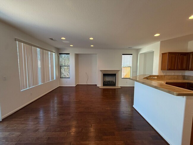 Building Photo - 55+ Del Webb home in Somersett