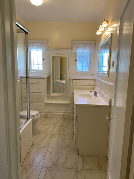Main bathroom(#2 of 2) - 301 Grand Ave