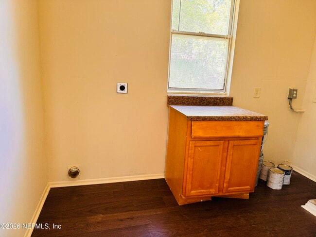 Building Photo - 1617 E 14th St