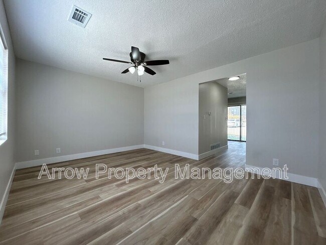 Building Photo - 1324 S Jackson St