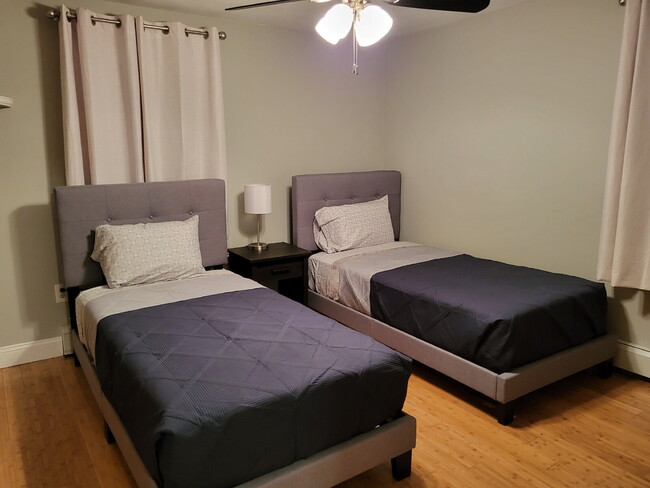 Building Photo - Fully Furnished Pearl Street Retreat in th...
