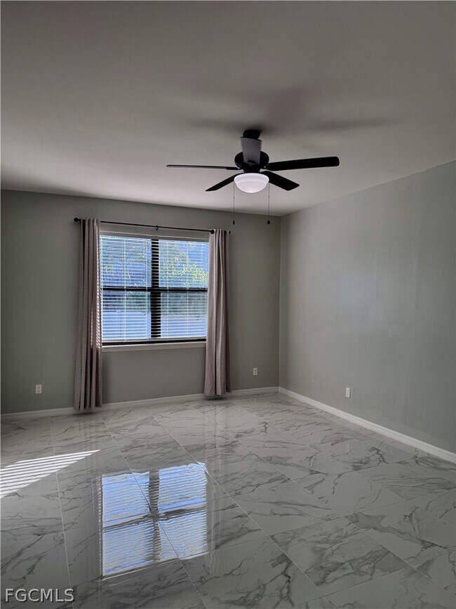 Building Photo - 2322 SW 27th St