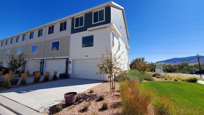 Building Photo - 1043 E Batten Ct