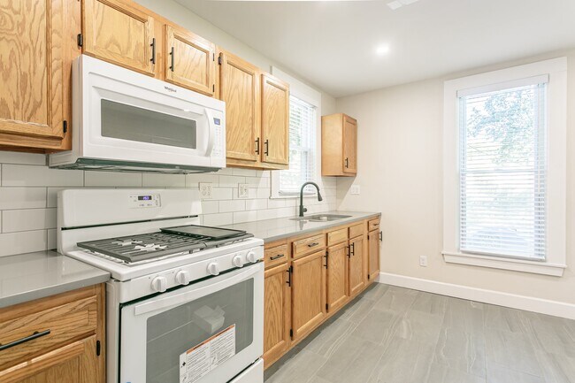 Building Photo - 284 Pearl St