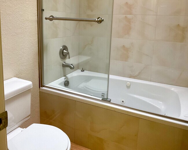 Building Photo - 401 El Cielo Rd