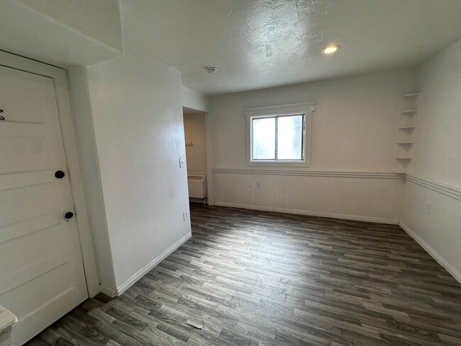 Building Photo - Studio Apartment in Clearfield!