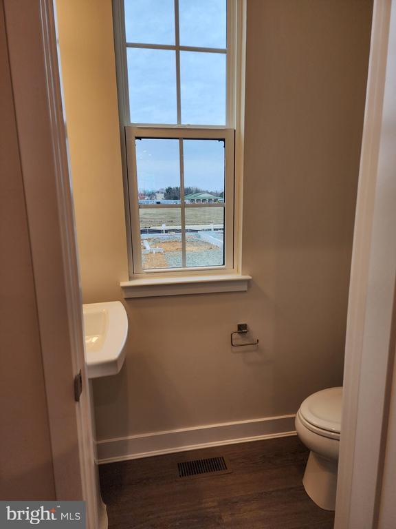 Building Photo - 321 E Cochran St