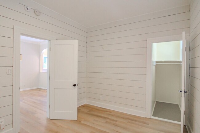 Building Photo - 3Bd/1.5Ba Seattle House