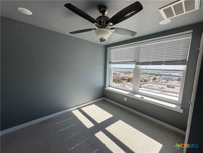 Building Photo - 103 E Central Ave