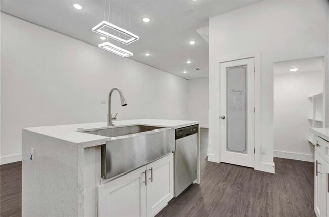 Building Photo - 4512 Brinkley St