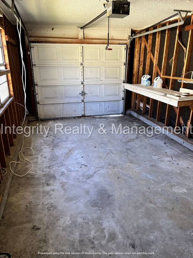 Building Photo - Charming cottage feel 3-bedroom, 2-bathroom house